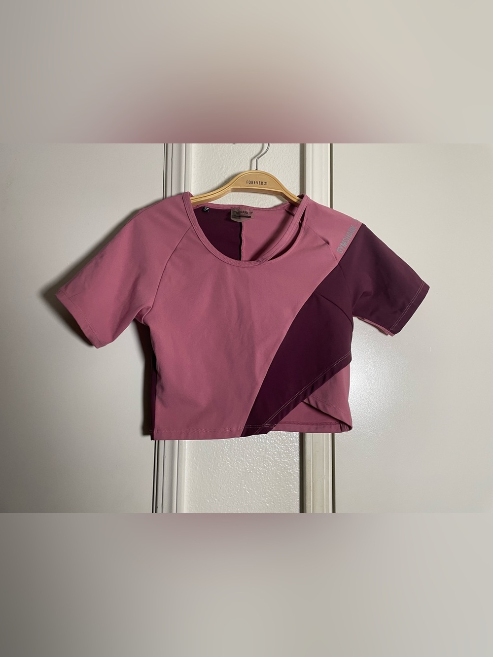 Gymshark asymmetric crop top - Picture 2 of 5